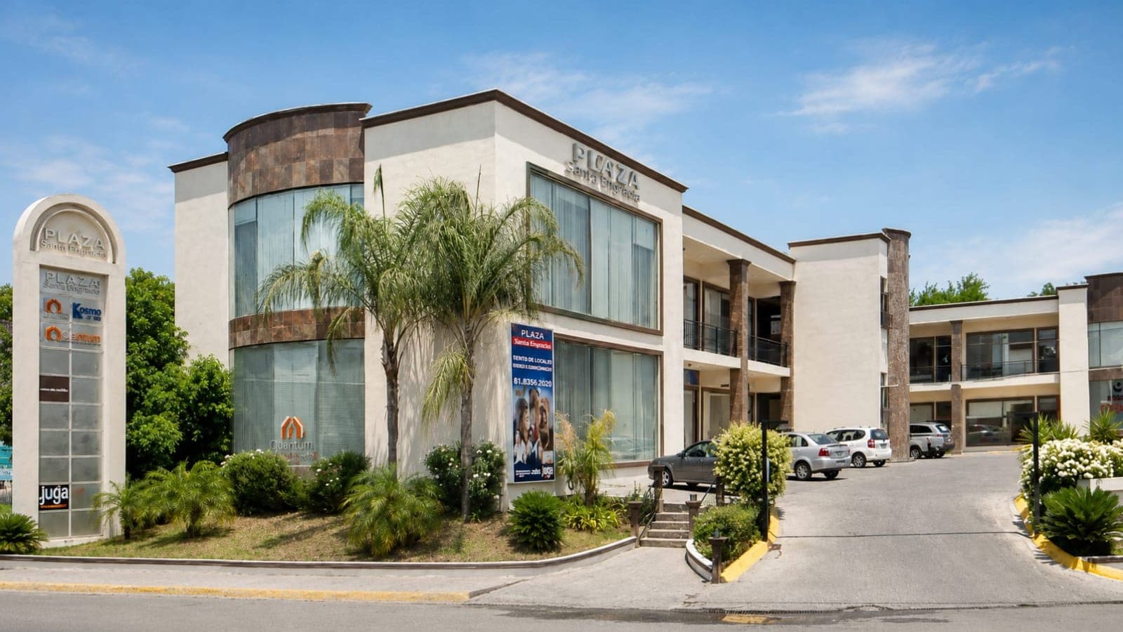 Exterior de Plaza Santa Engracia en San Pedro Garza García